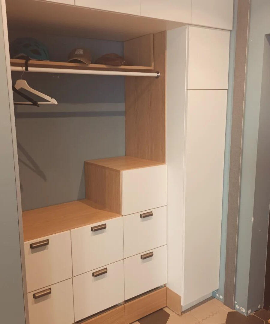 coridor wardrobe